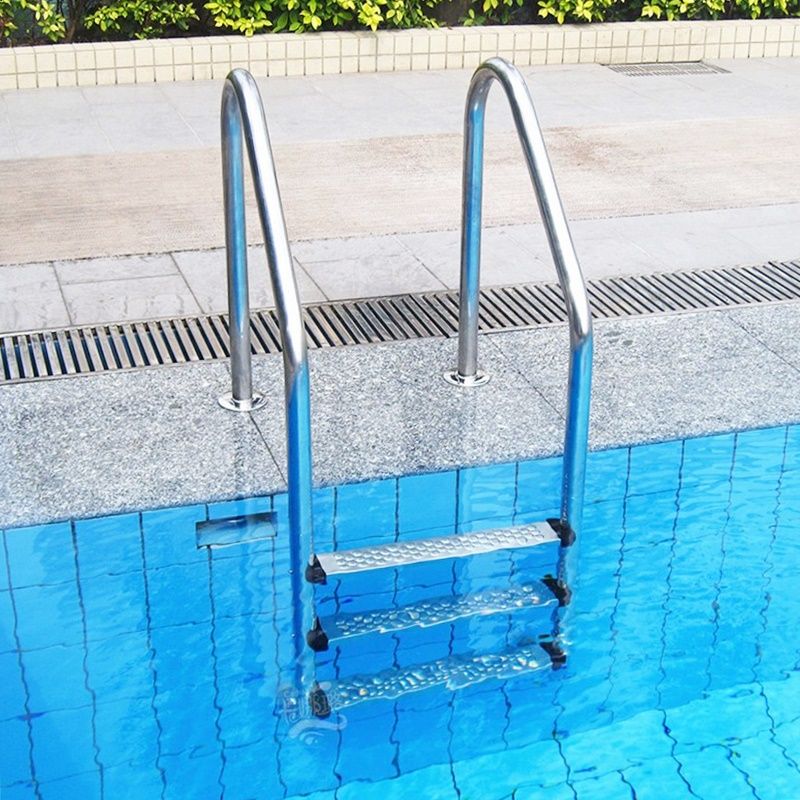 tangga kolam renang