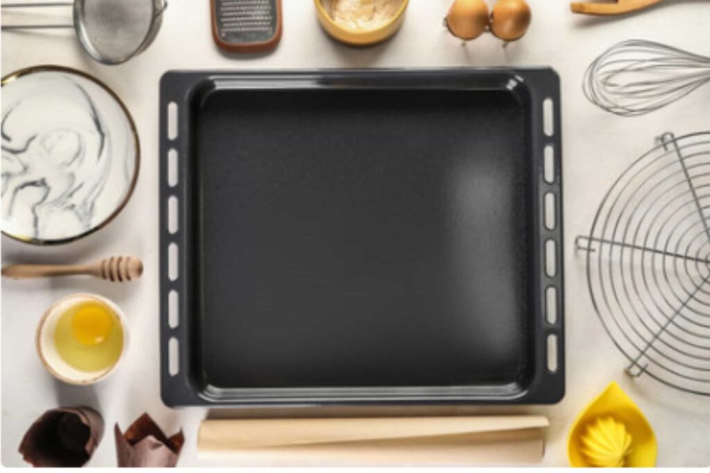 Cara Praktis Membersihkan Baking Tray