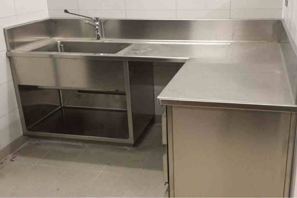 meja dapur dan wastafel