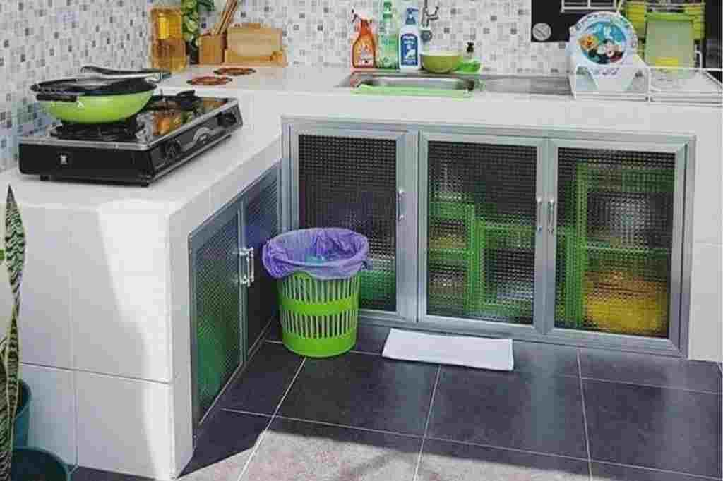 kolong meja dapur