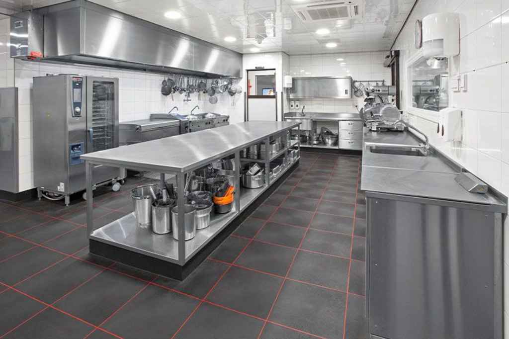 jarak meja dapur ke kitchen set