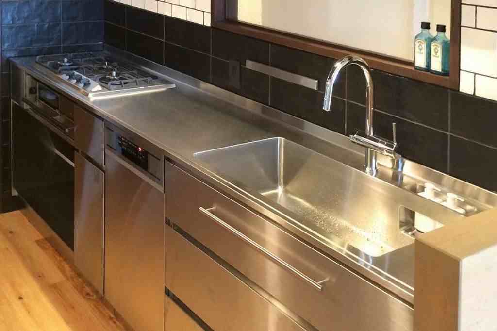 cara menata dapur kecil memanjang